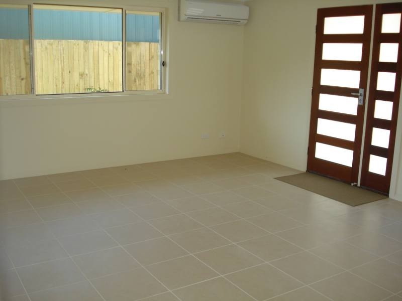 2/27 Drake Avenue, Paradise Point QLD 4216