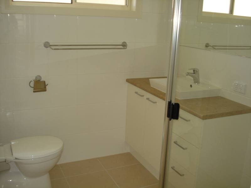 2/27 Drake Avenue, Paradise Point QLD 4216