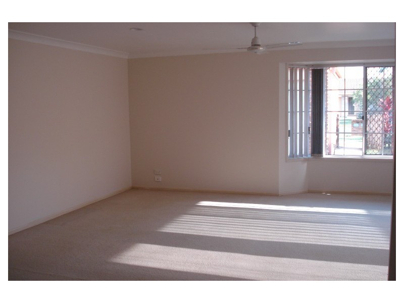 1/15 Liam Court, Labrador QLD 4215