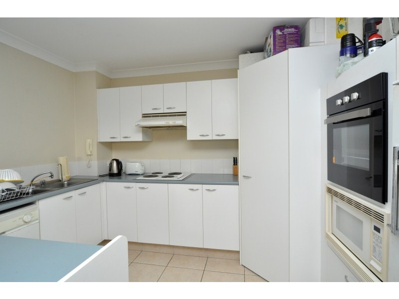 18/65 Bayview Street, Runaway Bay QLD 4216