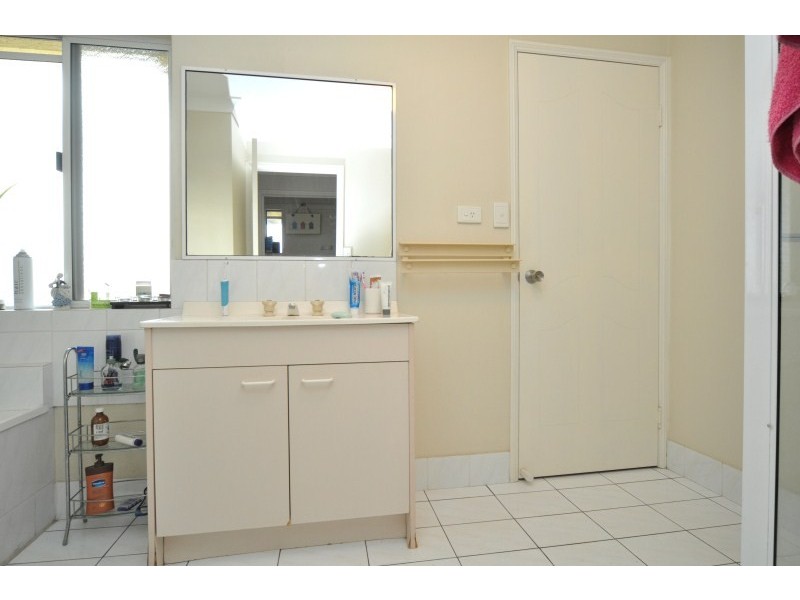 18/65 Bayview Street, Runaway Bay QLD 4216