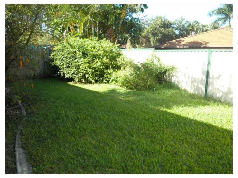 10/11 Hoya Court, Labrador QLD 4215