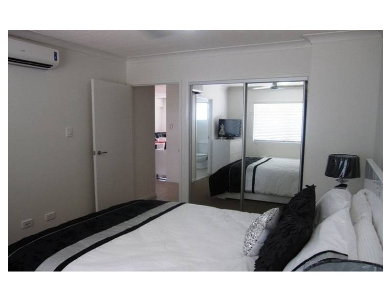 2/3 Brighton Street, Biggera Waters QLD 4216