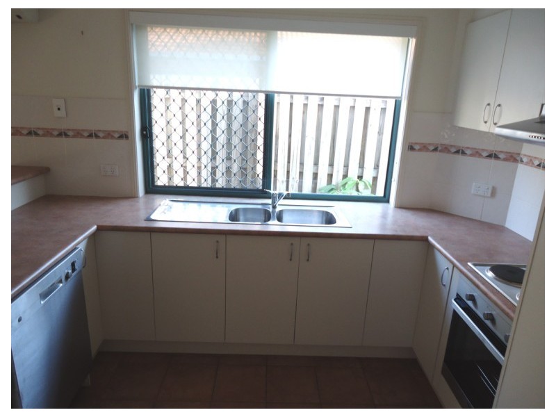 2/4 Gordon Street, Labrador QLD 4215