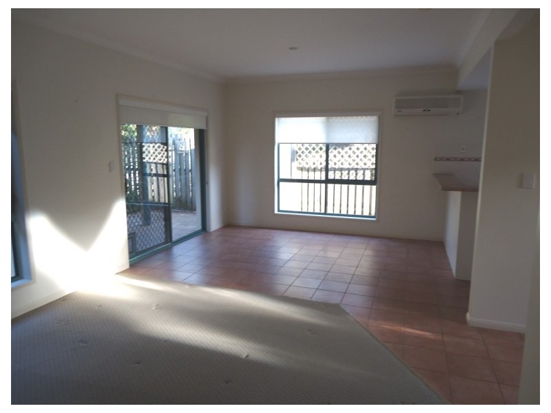 2/4 Gordon Street, Labrador QLD 4215