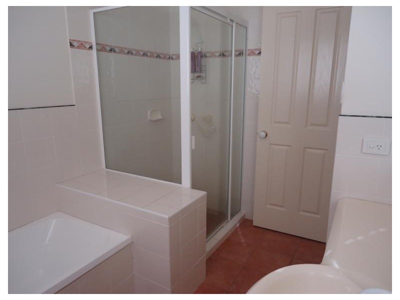 2/4 Gordon Street, Labrador QLD 4215