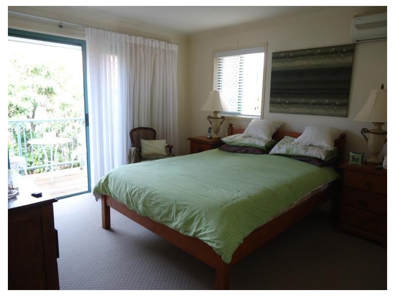 2/4 Gordon Street, Labrador QLD 4215