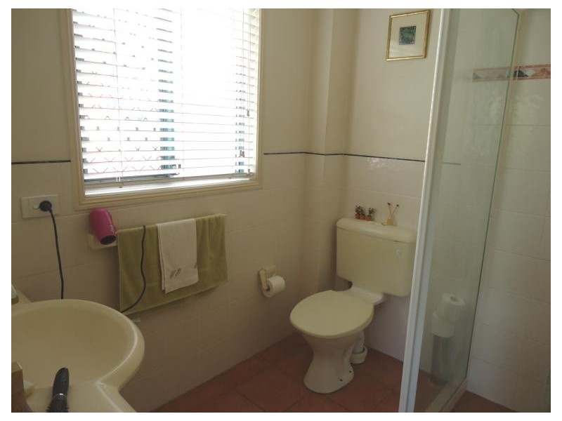 2/4 Gordon Street, Labrador QLD 4215