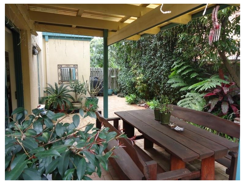 2/4 Gordon Street, Labrador QLD 4215