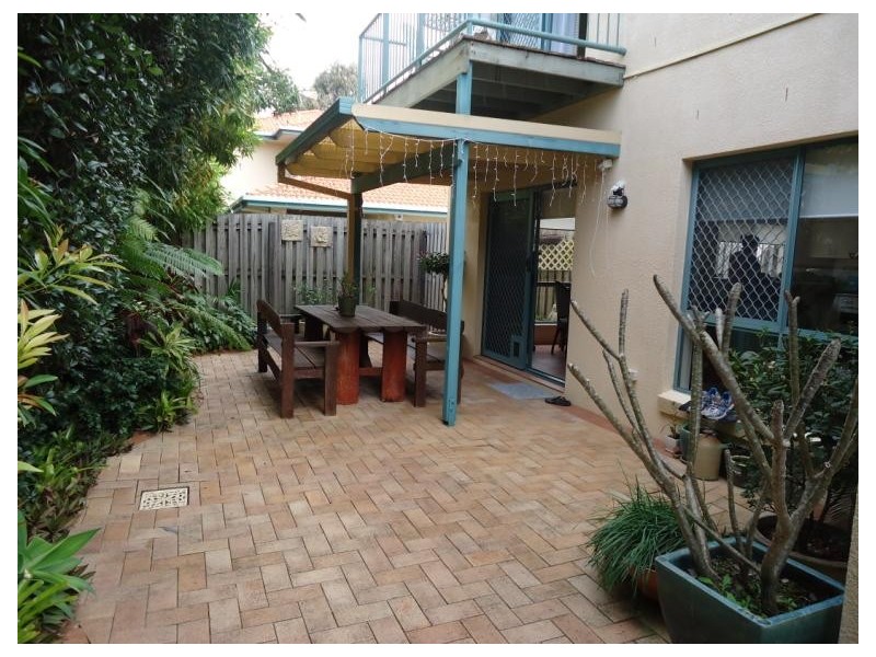 2/4 Gordon Street, Labrador QLD 4215