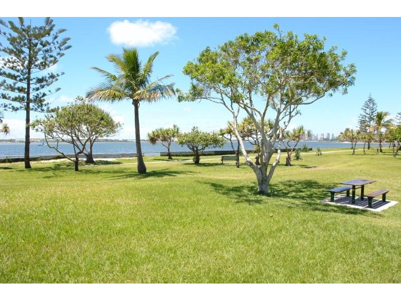 17/224 Marine Parade, Labrador QLD 4215