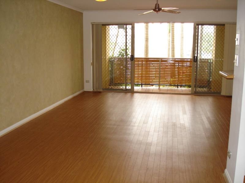 4/14 Jennifer Avenue, Runaway Bay QLD 4216