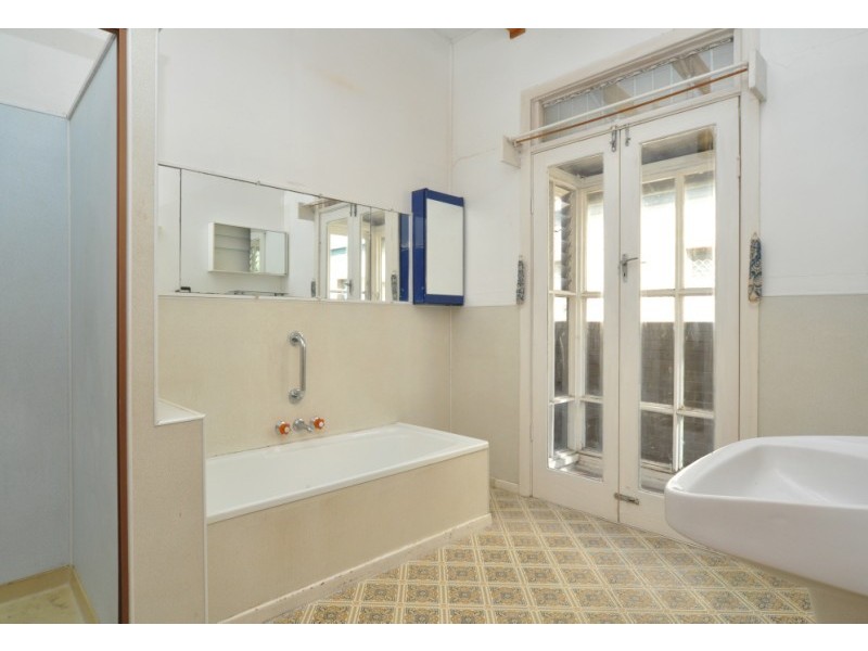 132 The Esplanade, Paradise Point QLD 4216