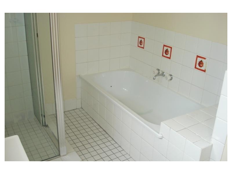 1/5 Waterbird Court, Coombabah QLD 4216