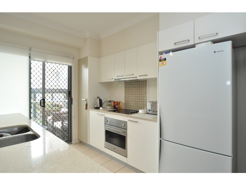2/12 Bayview Street, Runaway Bay QLD 4216
