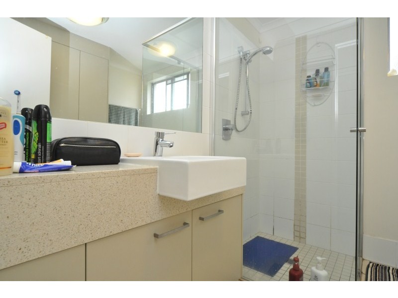 2/12 Bayview Street, Runaway Bay QLD 4216