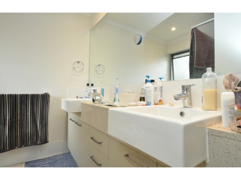 2/12 Bayview Street, Runaway Bay QLD 4216