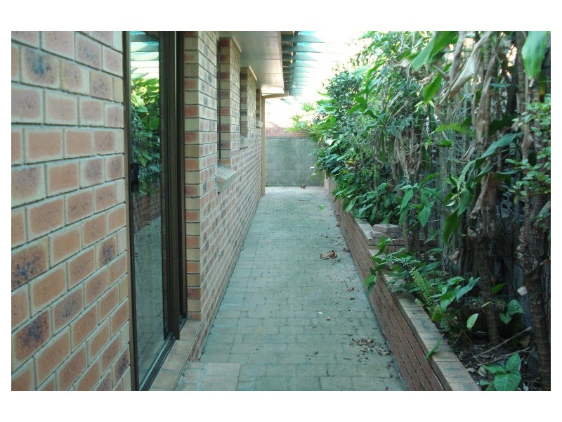 2/6 Gardiners Place, Southport QLD 4215
