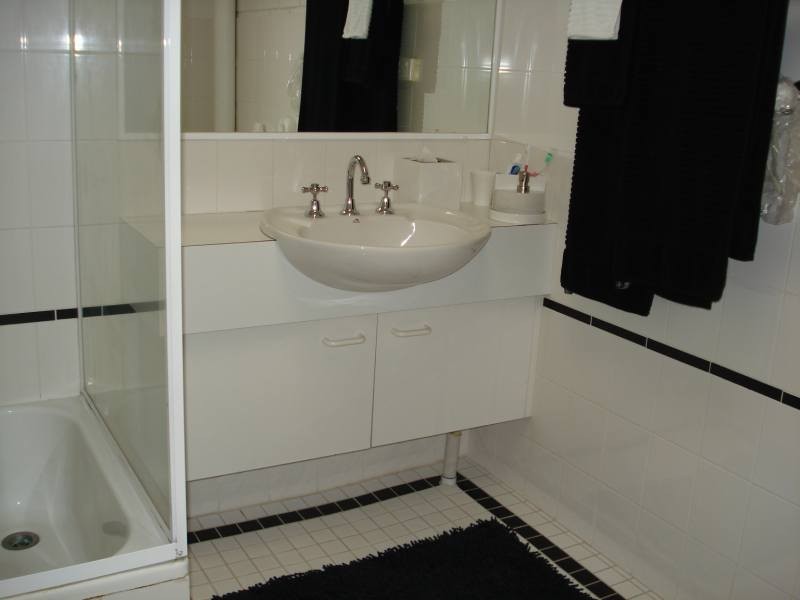 1/79 Bayview Street, Runaway Bay QLD 4216