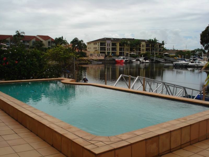 1/79 Bayview Street, Runaway Bay QLD 4216