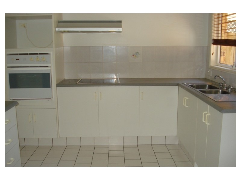 2/13 Kenny Drive, Labrador QLD 4215