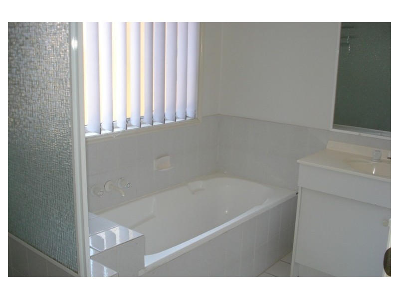 2/13 Kenny Drive, Labrador QLD 4215