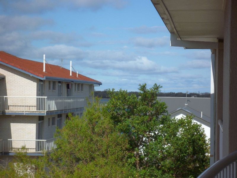 14/111 Frank Street, Labrador QLD 4215