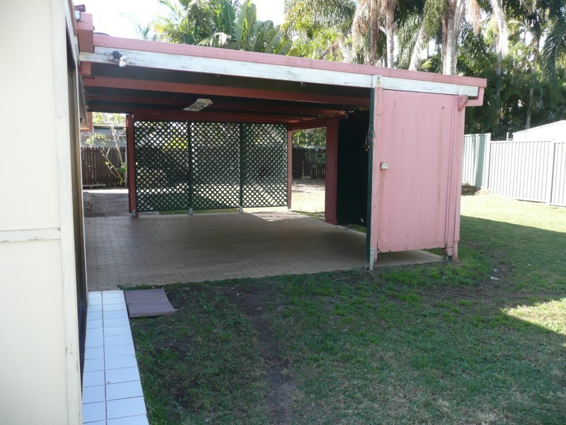 137 Kumbari Avenue, Labrador QLD 4215