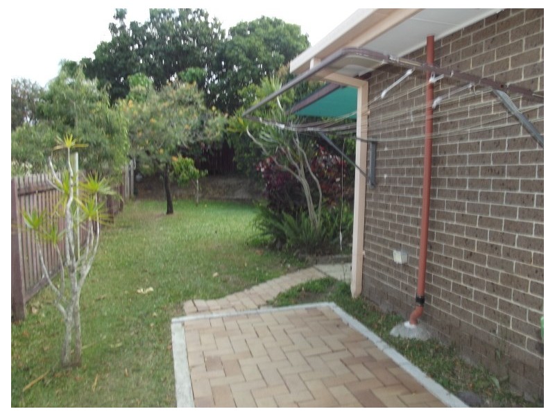 2/8 Galaxy Court, Labrador QLD 4215