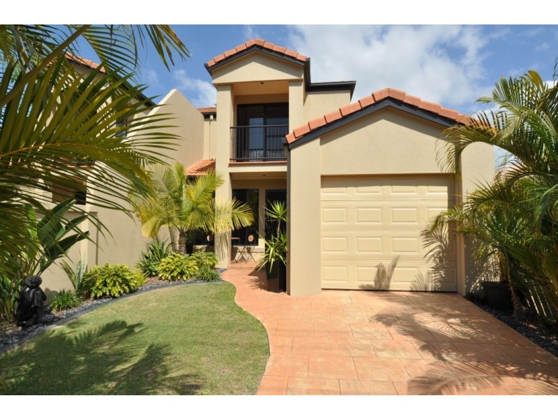 2/16 Eider Avenue, Paradise Point QLD 4216