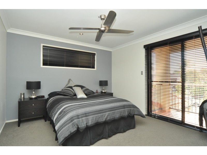 2/16 Eider Avenue, Paradise Point QLD 4216