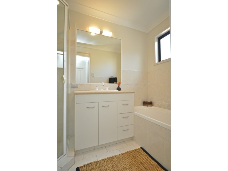 2/16 Eider Avenue, Paradise Point QLD 4216