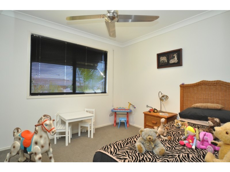 2/16 Eider Avenue, Paradise Point QLD 4216