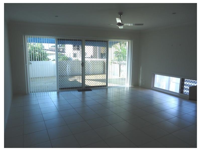 2/11 Mallard Avenue, Paradise Point QLD 4216
