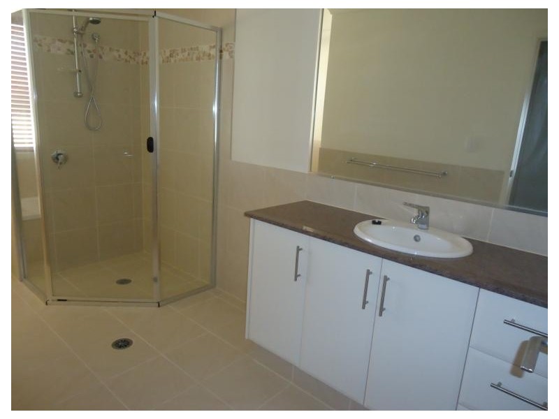 2/11 Mallard Avenue, Paradise Point QLD 4216