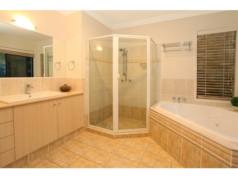 17 Eastbank Terrace, Helensvale QLD 4212