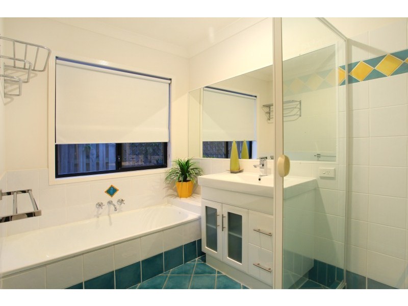 17 Eastbank Terrace, Helensvale QLD 4212