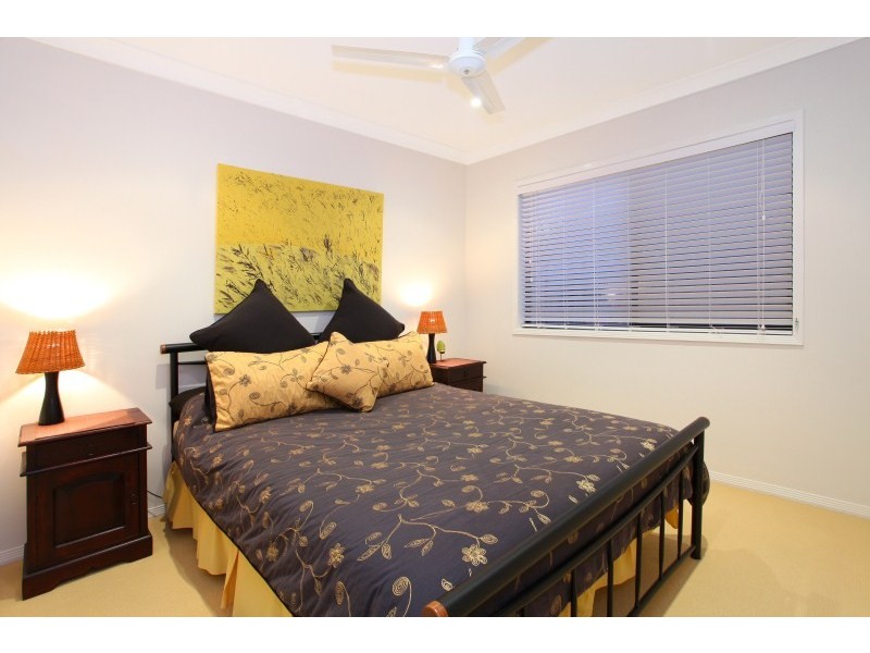 17 Eastbank Terrace, Helensvale QLD 4212