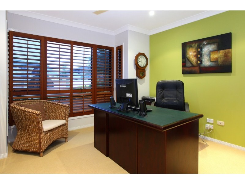 17 Eastbank Terrace, Helensvale QLD 4212