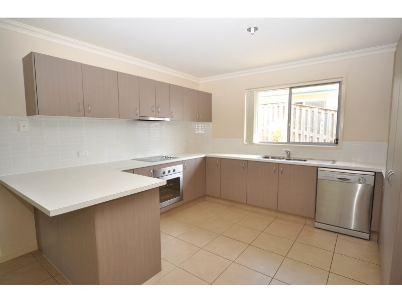 6 Sandow Street, Pacific Pines QLD 4211