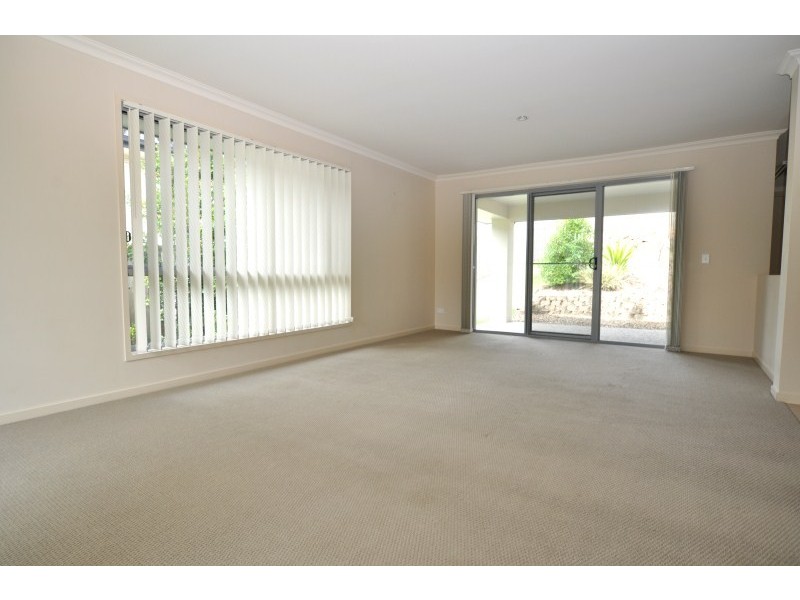 6 Sandow Street, Pacific Pines QLD 4211