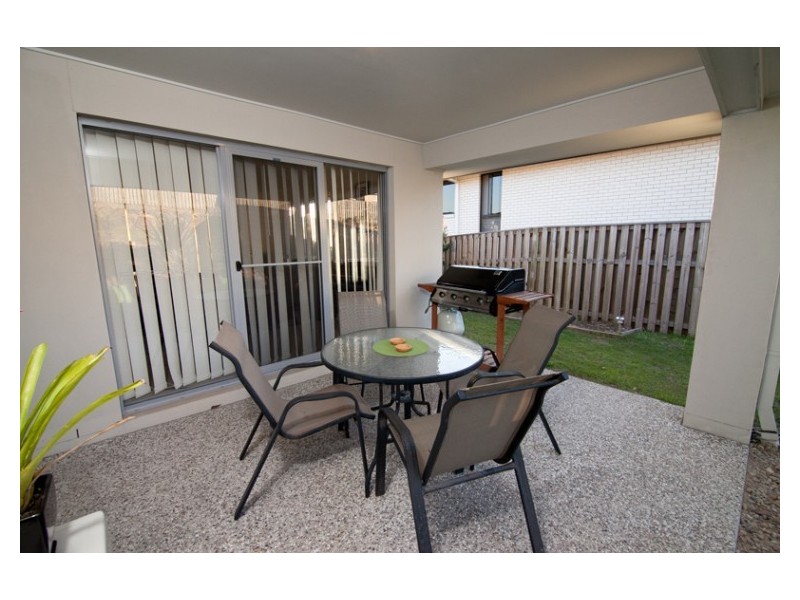 6 Sandow Street, Pacific Pines QLD 4211