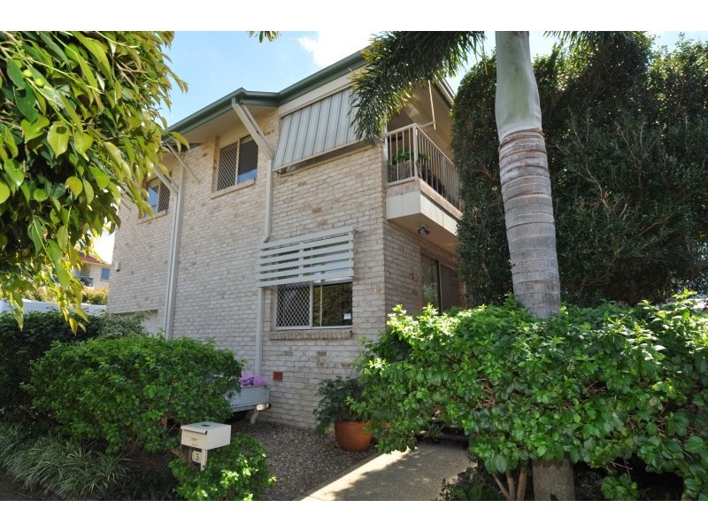 2/5 Errol Avenue, Paradise Point QLD 4216