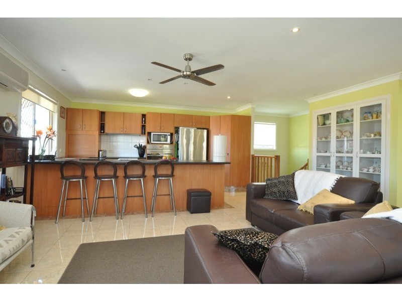 2/5 Errol Avenue, Paradise Point QLD 4216