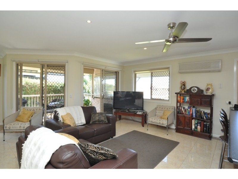 2/5 Errol Avenue, Paradise Point QLD 4216