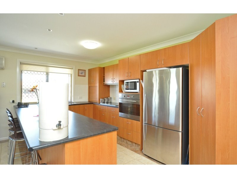 2/5 Errol Avenue, Paradise Point QLD 4216