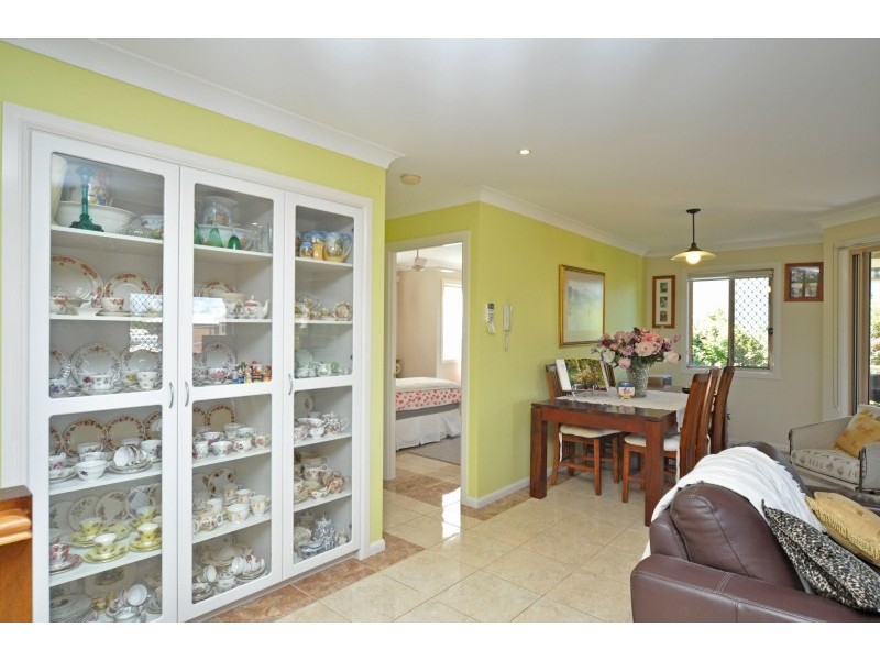 2/5 Errol Avenue, Paradise Point QLD 4216