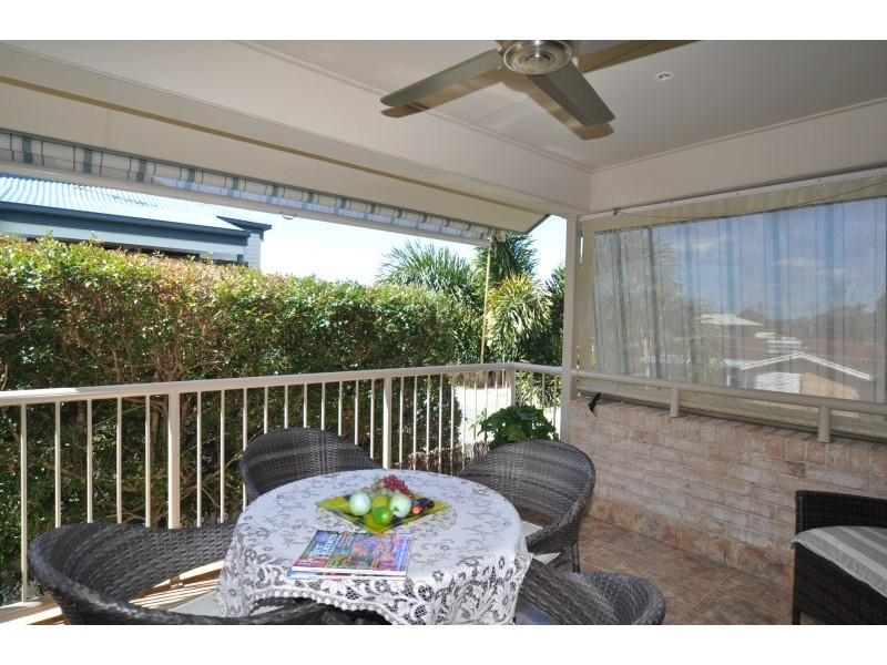 2/5 Errol Avenue, Paradise Point QLD 4216
