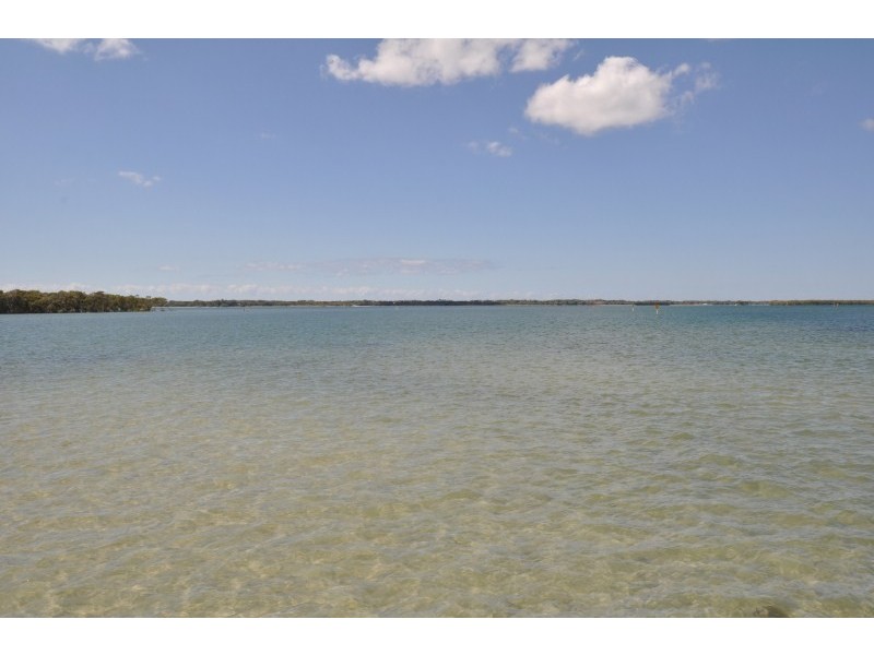 2/5 Errol Avenue, Paradise Point QLD 4216
