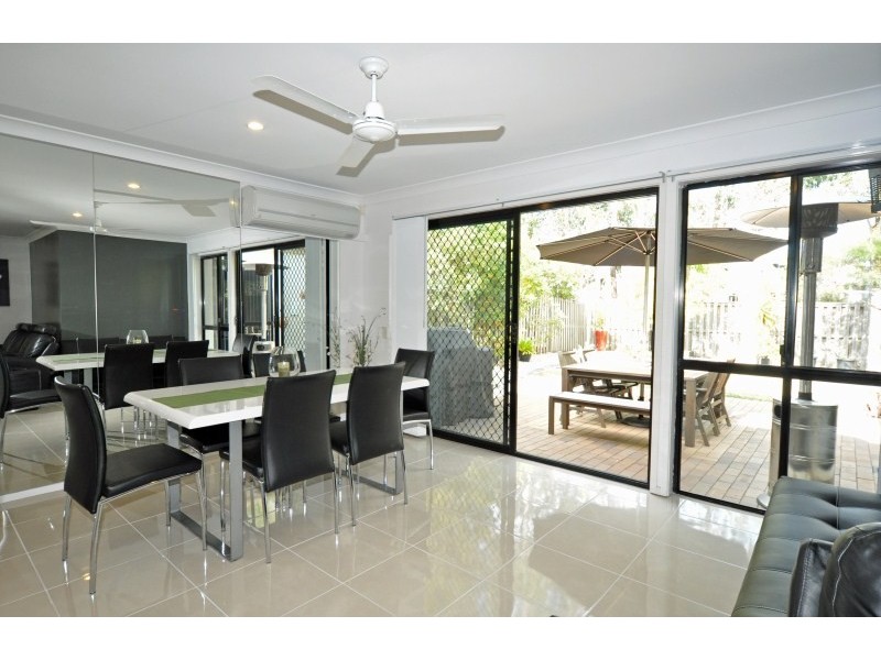 4/590 Pine Ridge Road, Coombabah QLD 4216